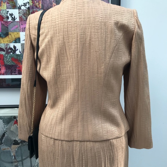 KASPER Skirt Suit. - Picture 4 of 11